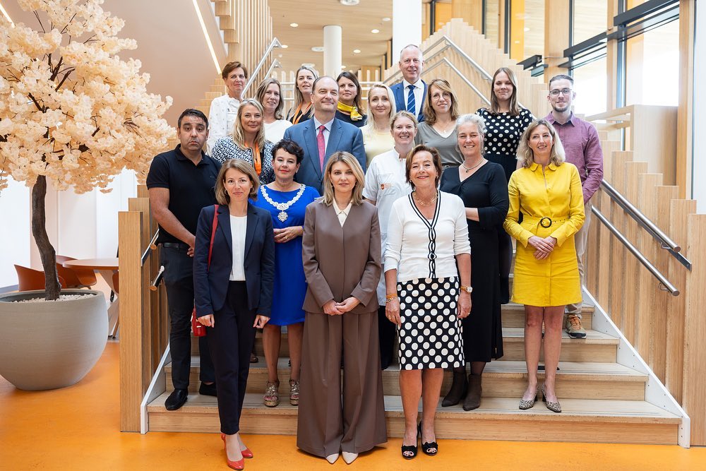 Лучше передает состояние украинской женщины. Стилистка Зеленской раскрыла секрет, почему первая леди часто носит костюмы