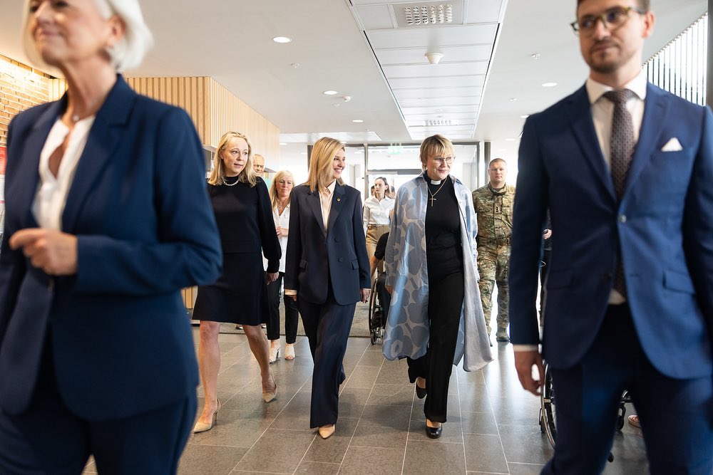 Лучше передает состояние украинской женщины. Стилистка Зеленской раскрыла секрет, почему первая леди часто носит костюмы