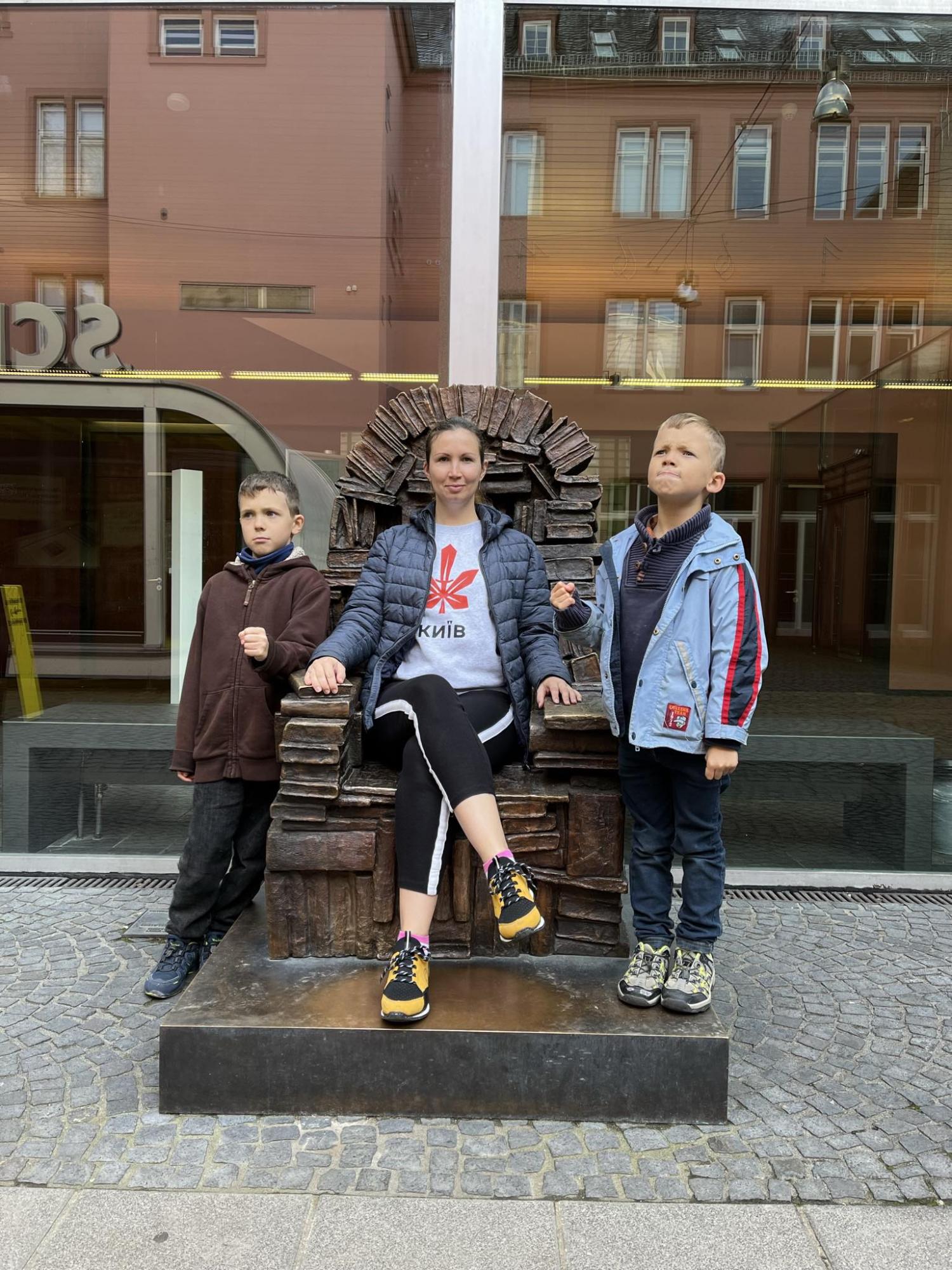 &quot;Дуже сумували за домом&quot;. Як діти повертаються в українські школи після життя за кордоном