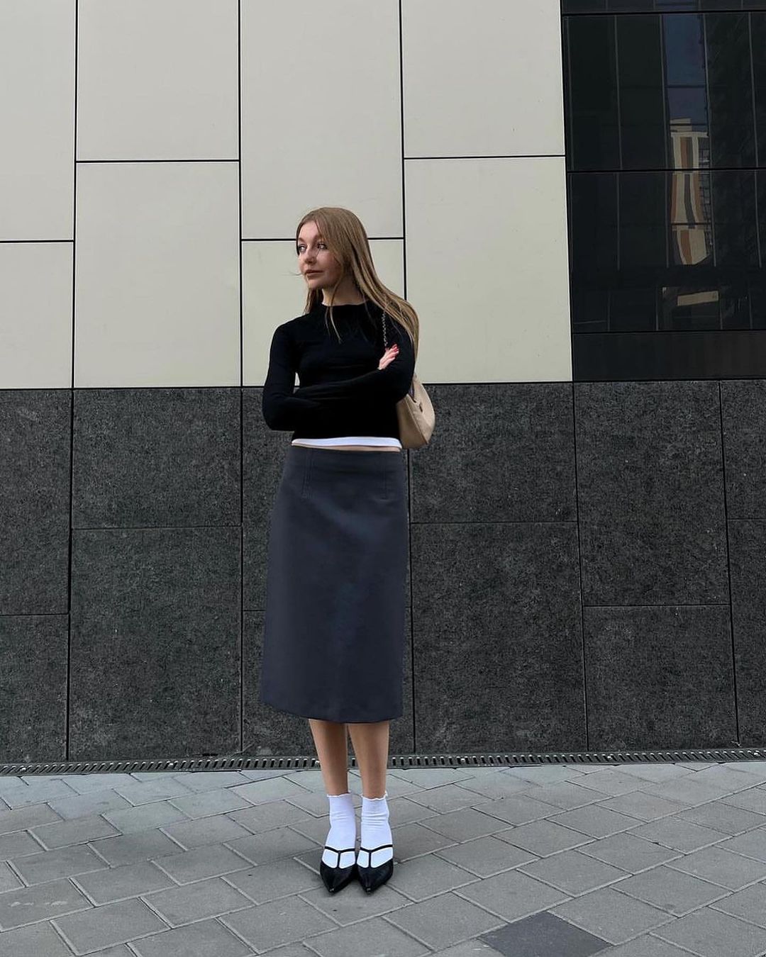 Стилист показала, с чем носить белые брендовые носки, чтобы это было стильно (фото)