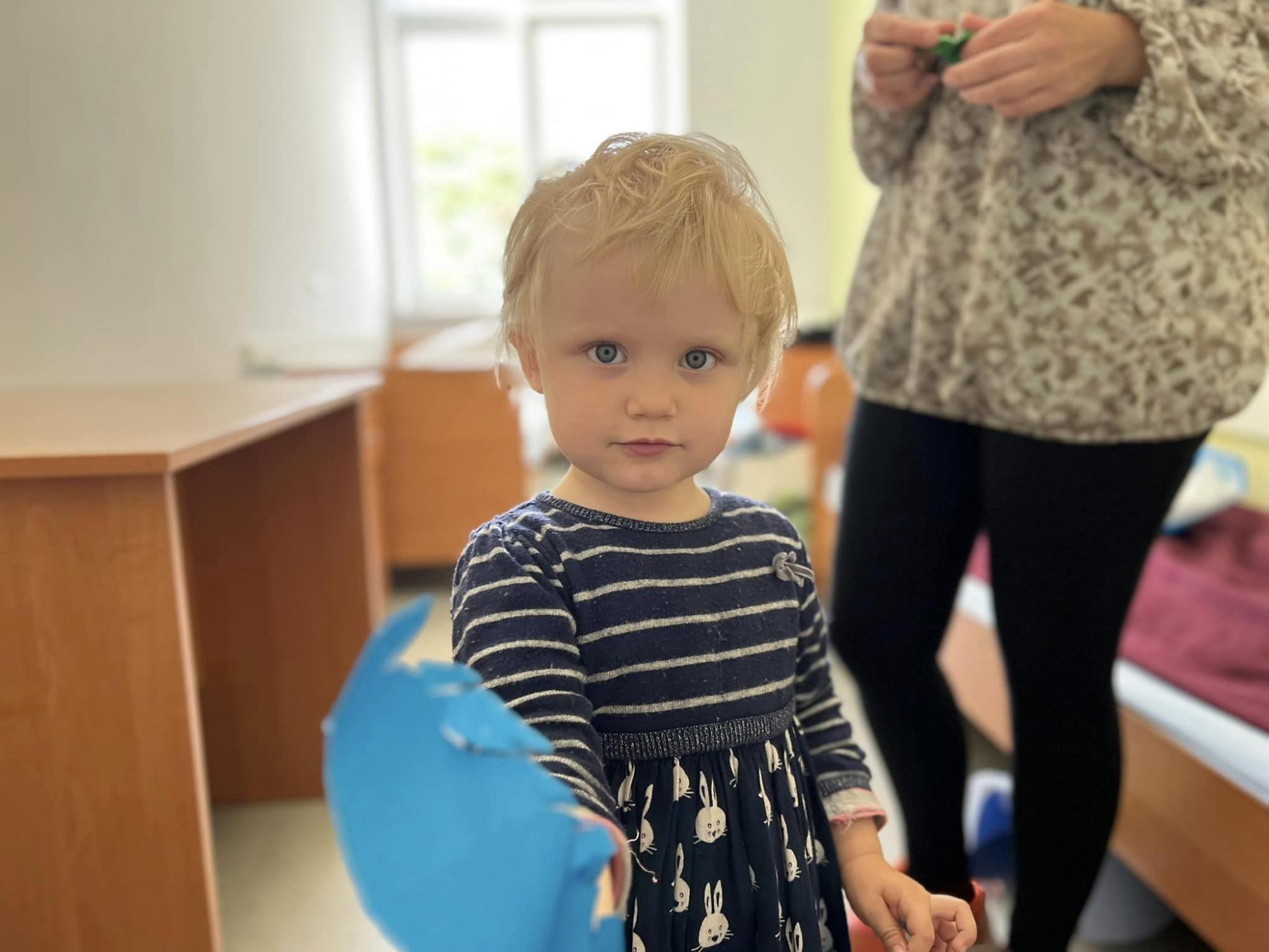 Маленькая Марианна из Мариуполя перестала ходить из-за обстрелов. Но врачи сделали невозможное!