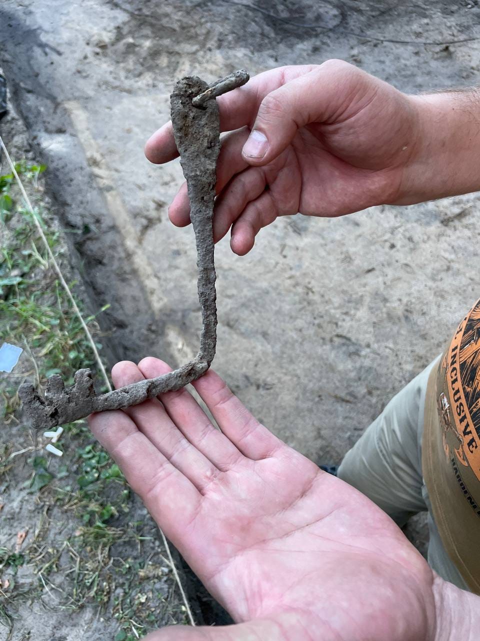 Археологи показали артефакты, найденные под Киевом. Некоторым из них почти тысяча лет (фото)