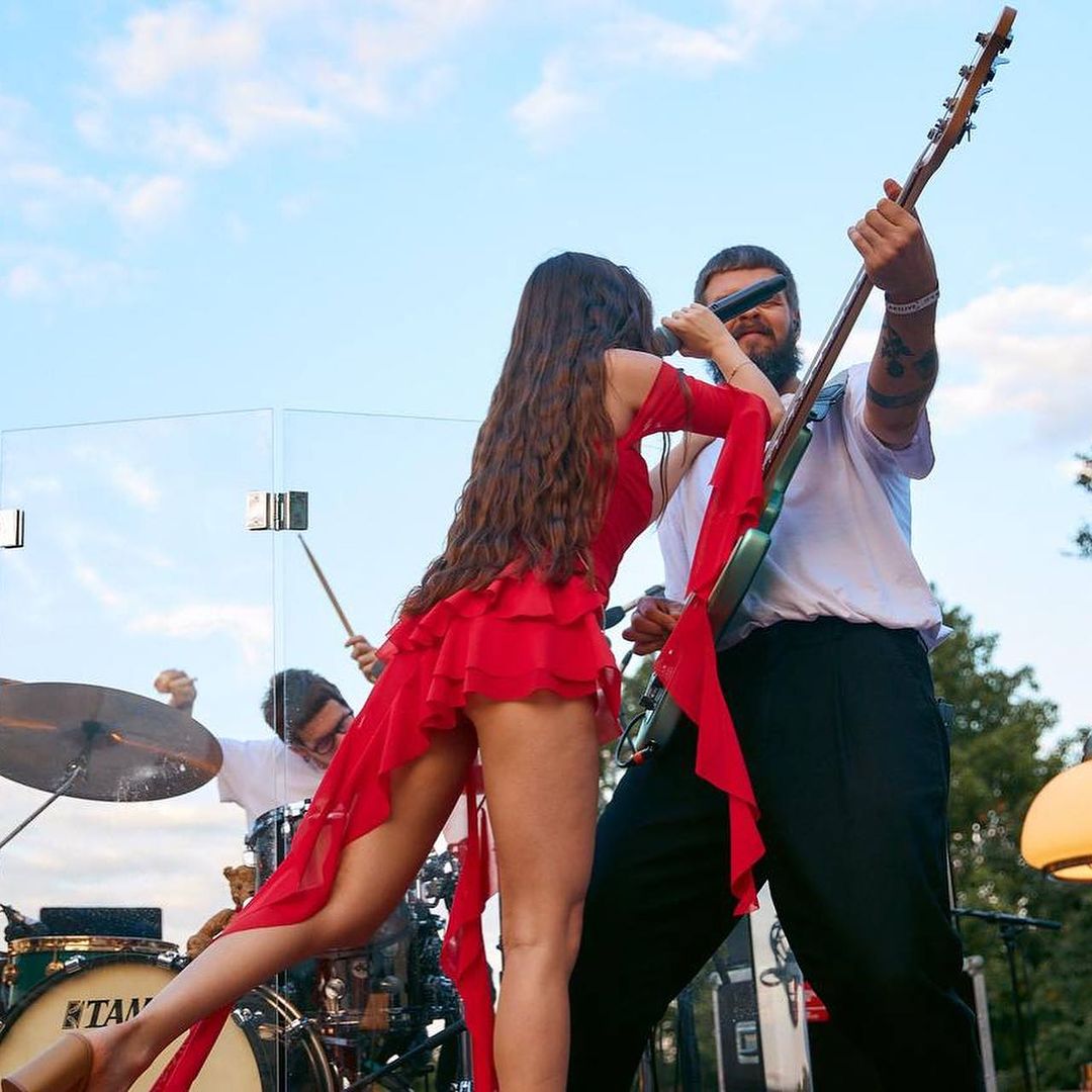 Горячая Христина Соловий в мини-платье собрала 100 тысяч на ВСУ, но нарвалась на хейт