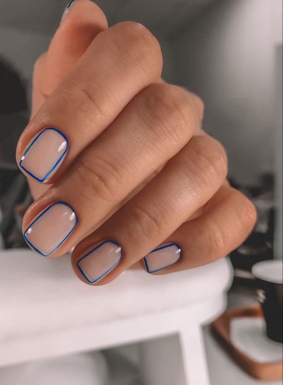 Просто и со вкусом: тренды маникюра на осень 2022