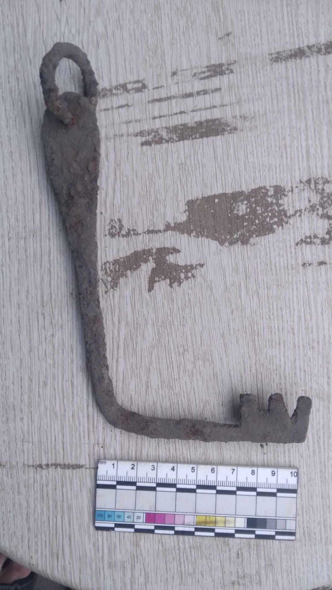 Археологи показали артефакти, які знайшли під Києвом. Деяким із них майже тисяча років (фото)