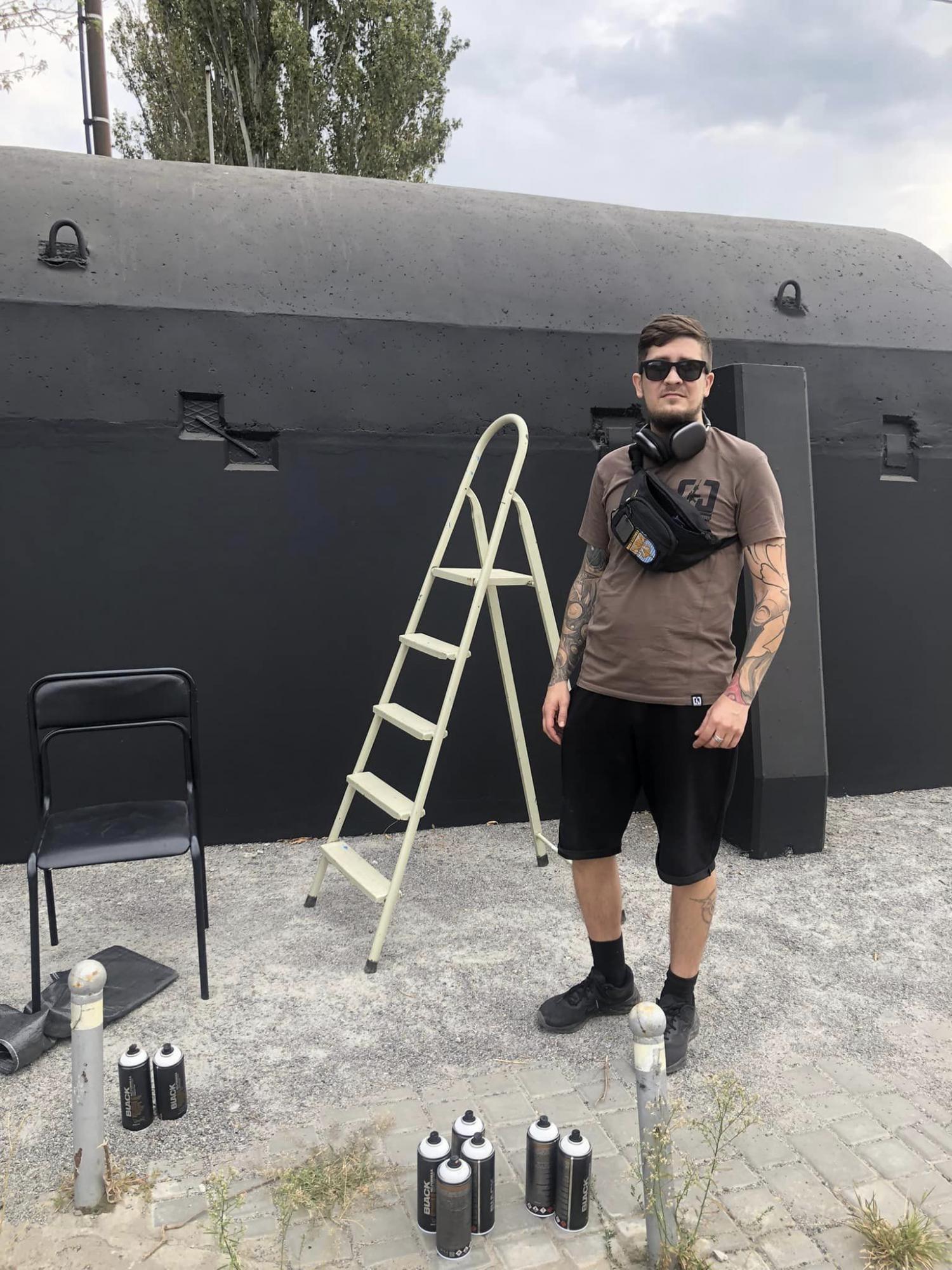 У Херсоні з'явилися унікальні арт-укриття у стилі &quot;кавунового камуфляжу&quot; (фото)