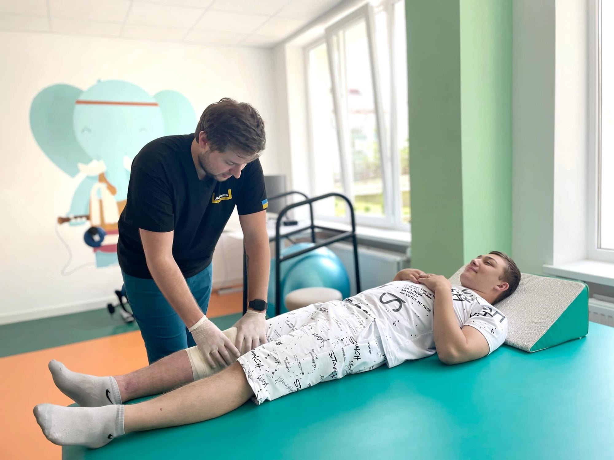 В Україні вперше застосували новітню технологію, щоб врятувати дитину від ампутації ноги