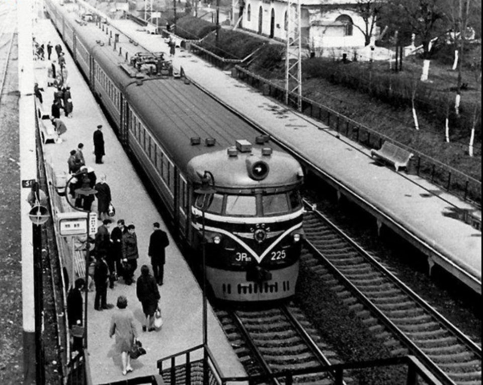 Окно в другую эпоху. Смотрите, какой была киевская железная дорога в середине ХХ века: ретрофото