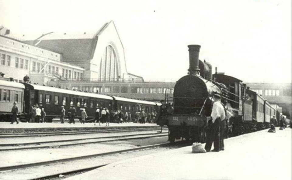 Окно в другую эпоху. Смотрите, какой была киевская железная дорога в середине ХХ века: ретрофото