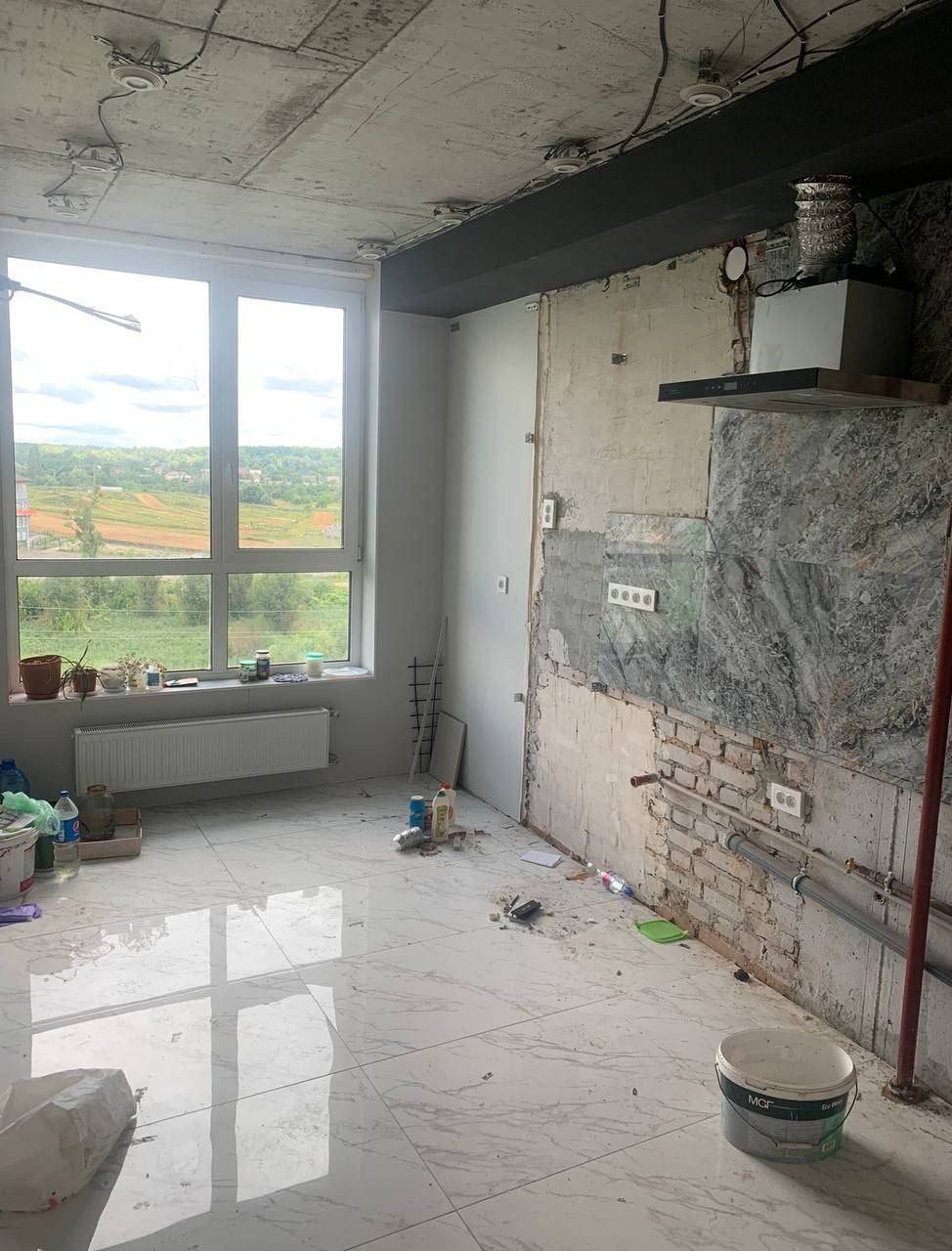 Винесли навіть унітаз з раковиною: в Ірпені сім'я квартирантів &quot;обнесла&quot; квартиру