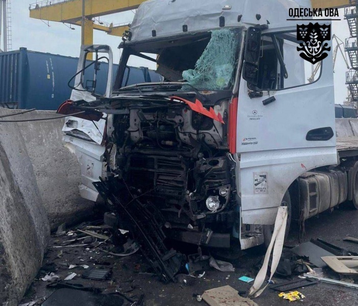 Russia strikes ports in Ukraine's Odesa region, leaving one person dead