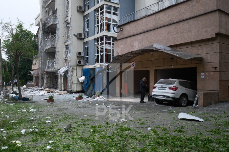 Kyiv high-rise on Lukianivka after the attack: Photo report