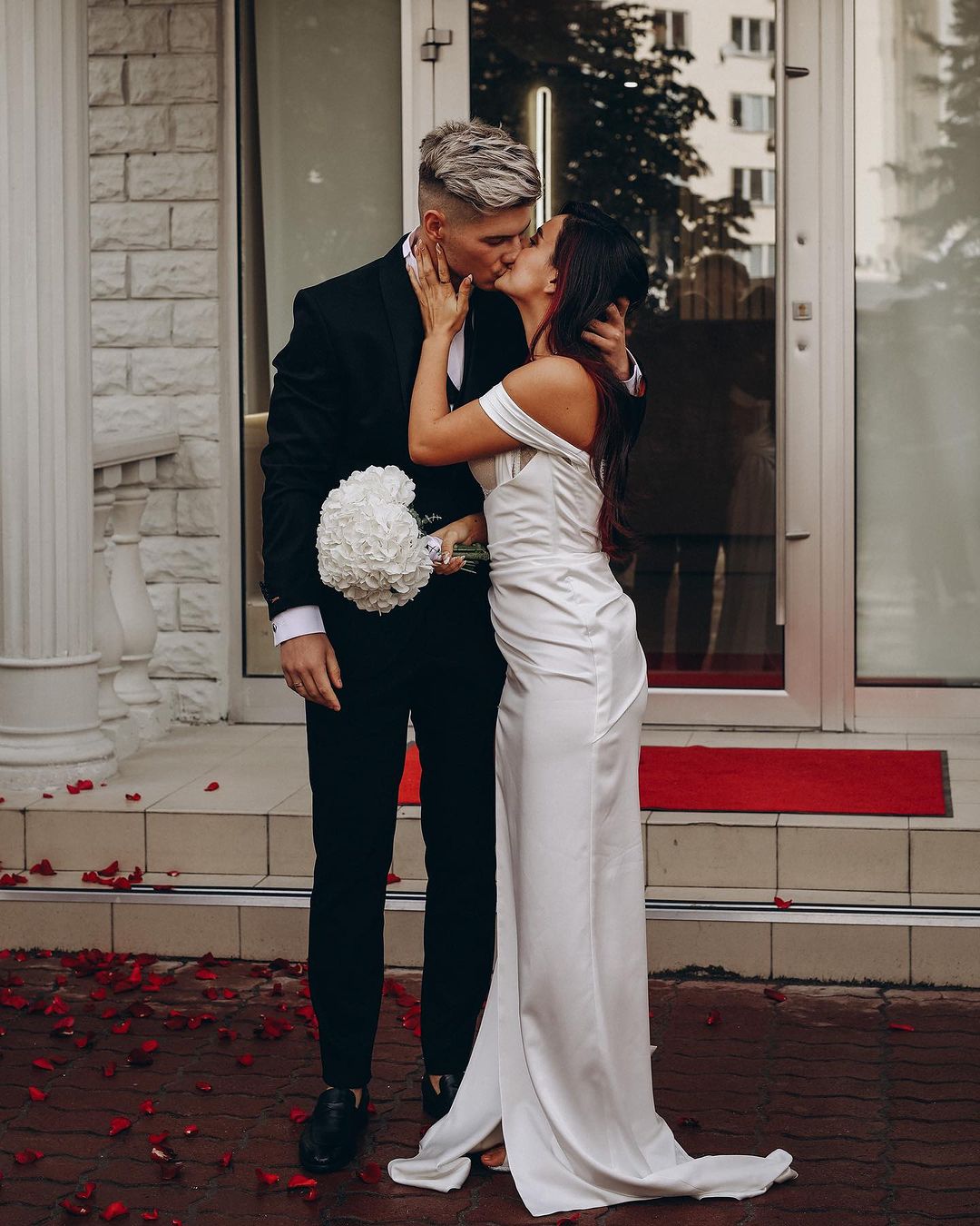 Анна Трінчер розлучилася з Волошиним через його зраду, - блогер