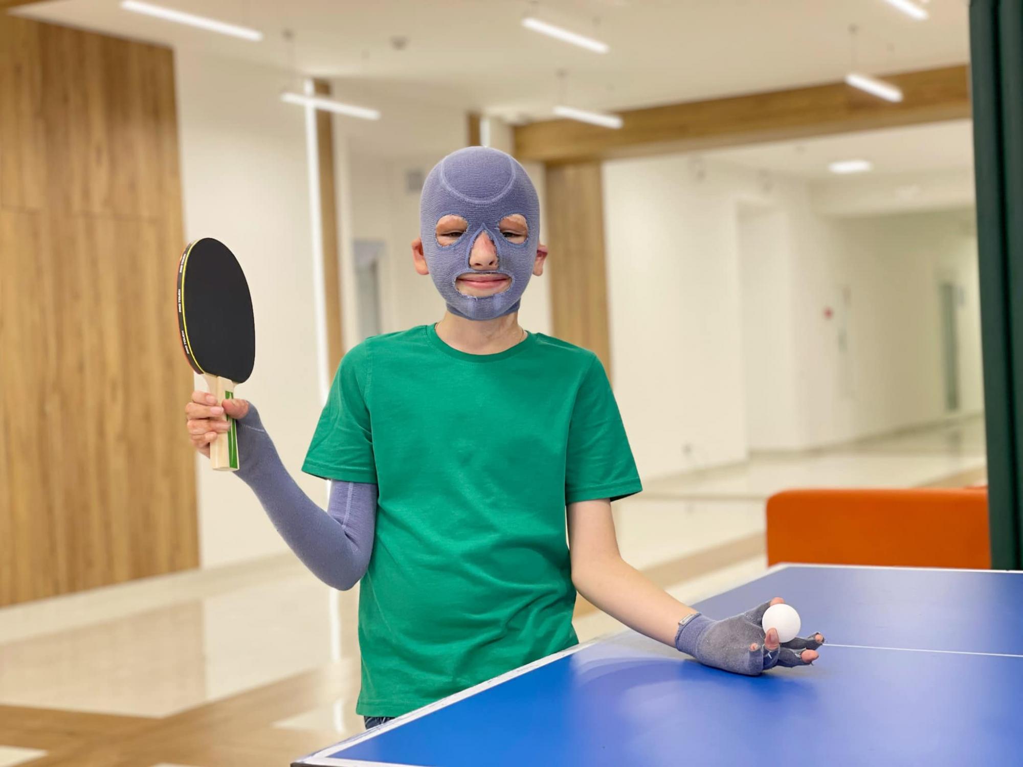 Лікарі не знали, чи виживе, а зараз знову танцює: щемлива історія 8-річного Романа