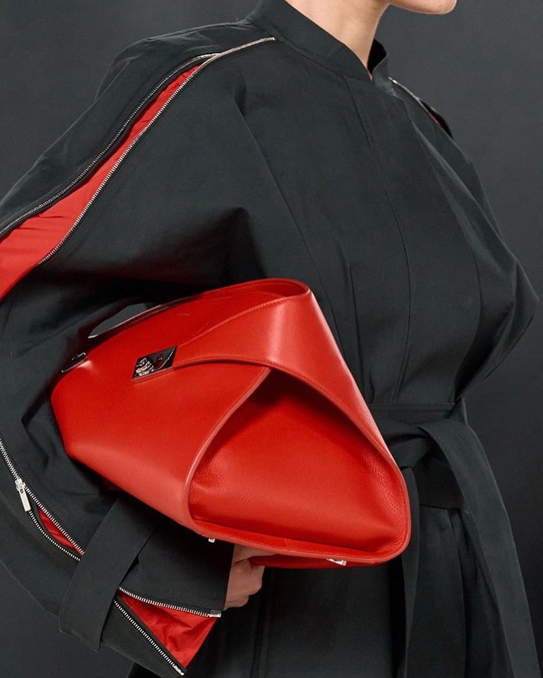 Добавят образу изысканности: 6 трендовых сумок, которые будут в моде этой осенью