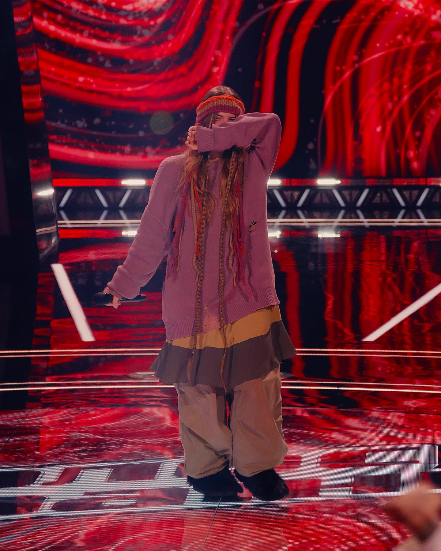 Скандальная звезда "Голосу країни" выпустила песню о детях, от которой мурашки по телу