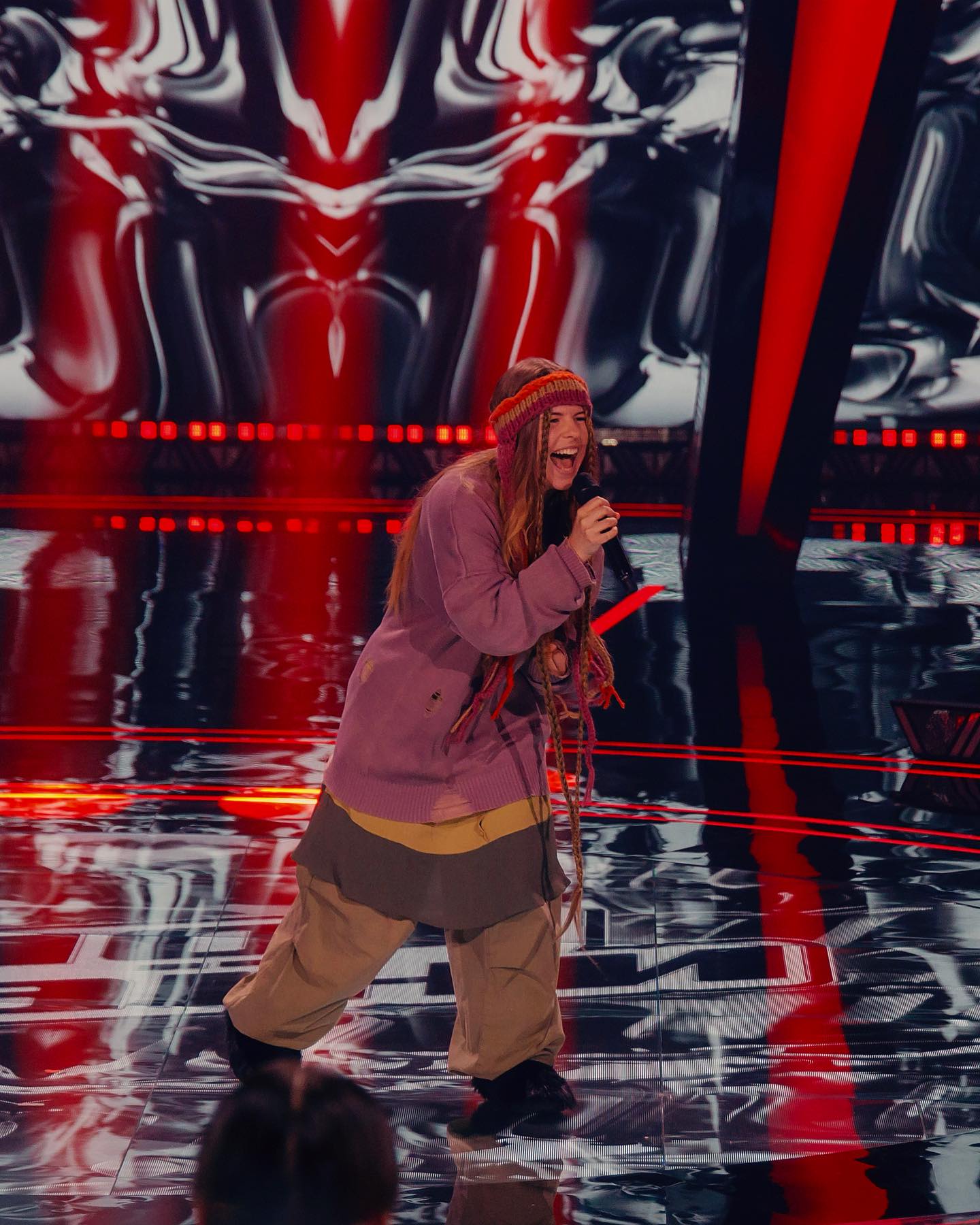 Скандальная звезда "Голосу країни" выпустила песню о детях, от которой мурашки по телу