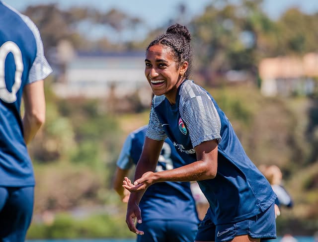 Как выглядит и что публикует в соцсетях Наоми Гирма, которая стала самой дорогой футболисткой в истории