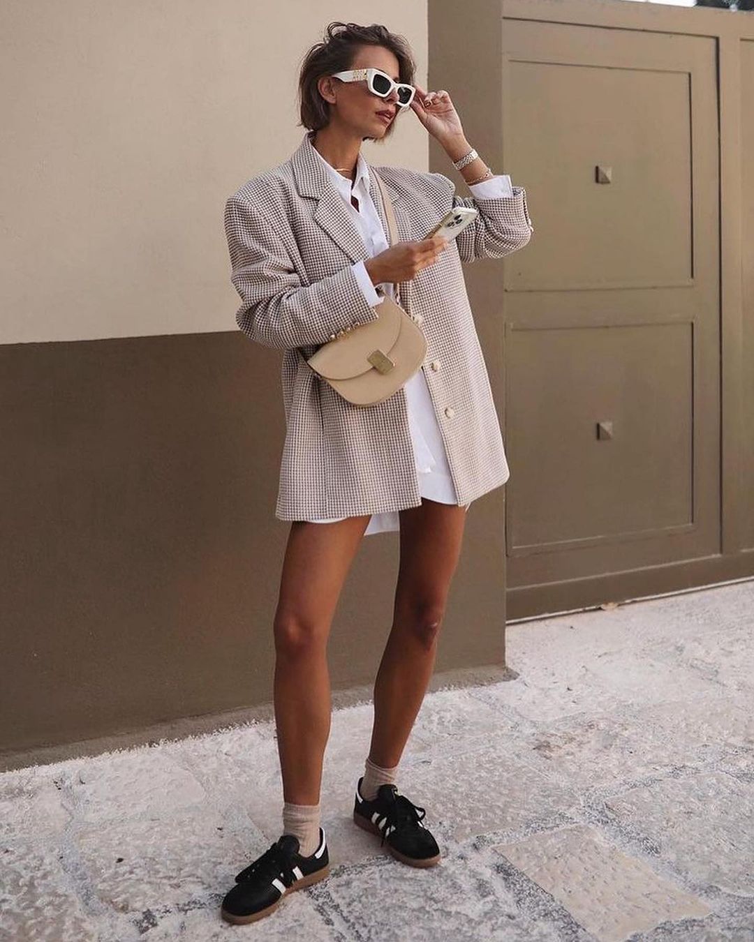 Streetstyle: як вибрати правильні білі шкарпетки та з чим їх поєднувати цієї осені