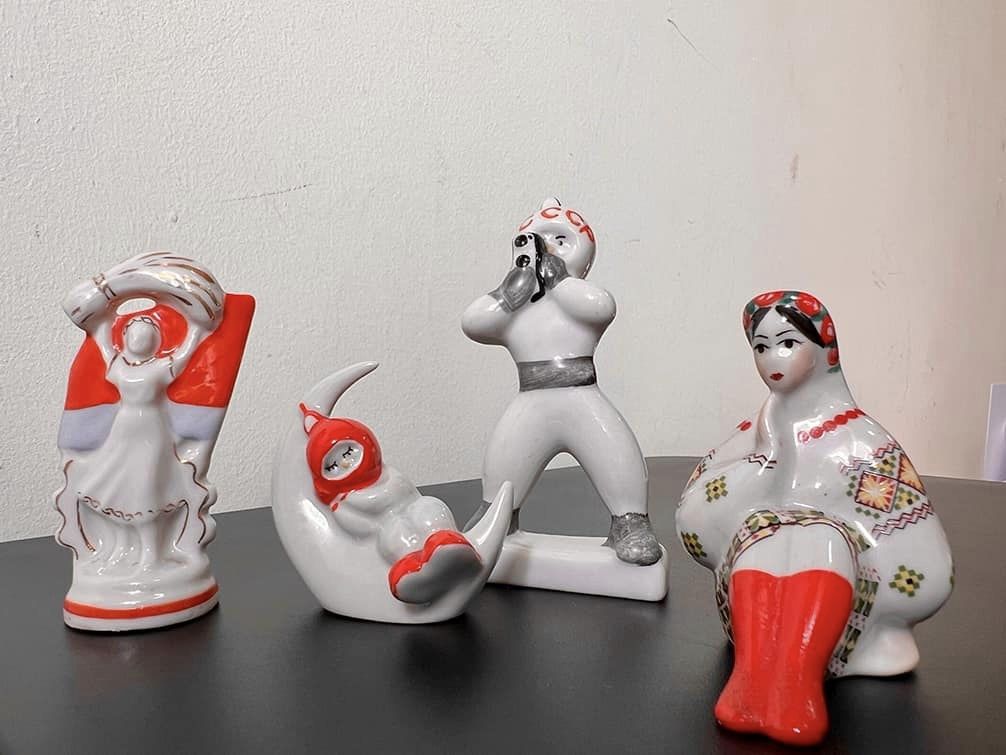 Из Украины пытались вывезти ценные документы ХІХ-ХХ веков и фарфоровые скульптурки (фото)