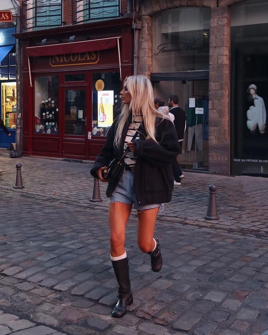 Стилист показала, с чем носить белые брендовые носки, чтобы это было стильно (фото)