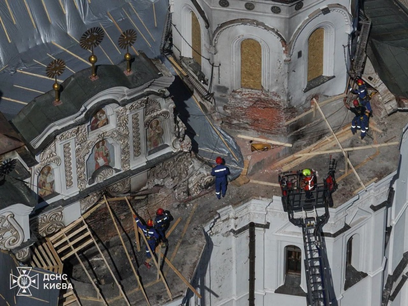 Rescuers complete roof repairs at Kyiv Pechersk Lavra damaged in Russian strike