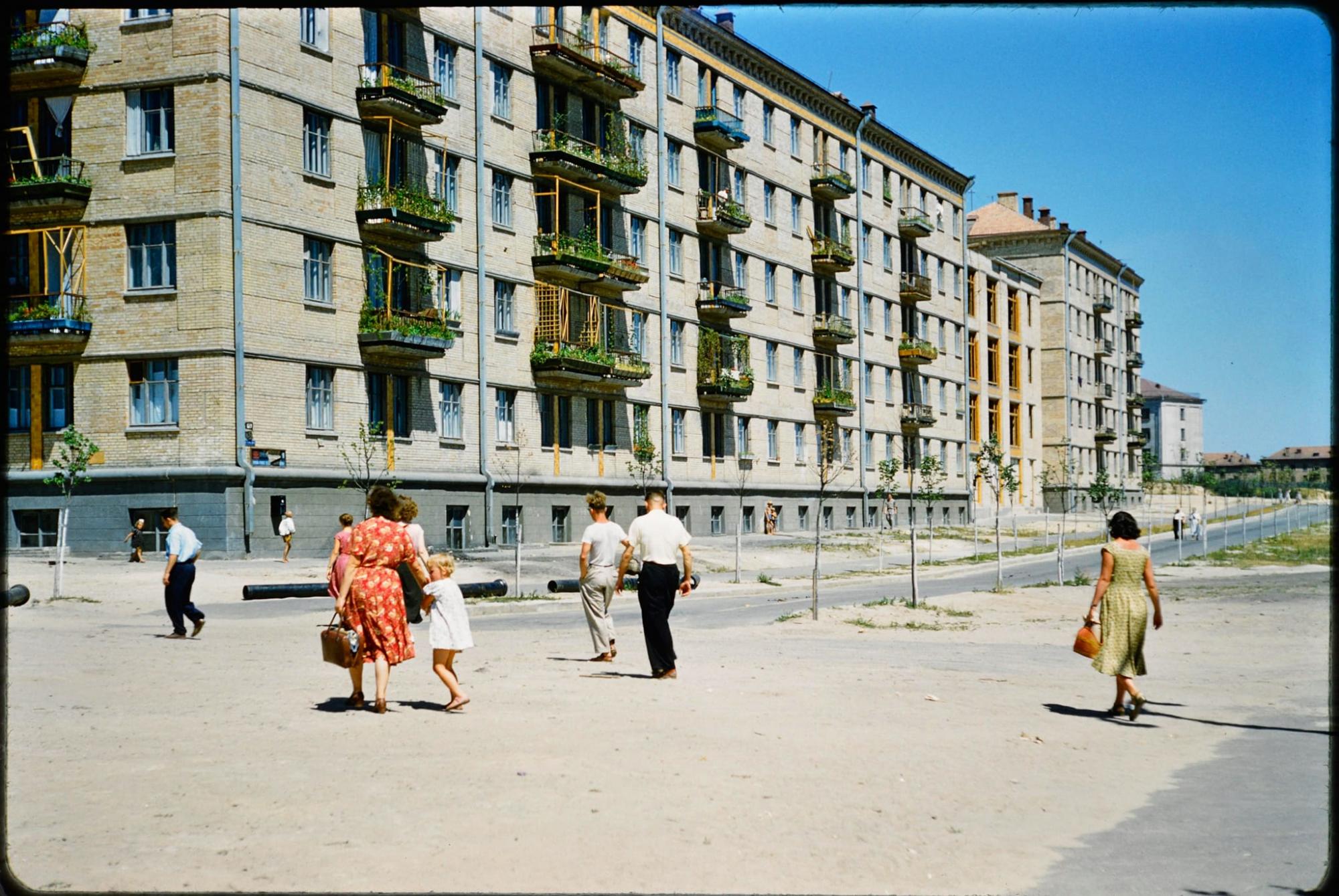 Смотрите, как 70 лет назад выглядел первый жилой массив Киева (фото)