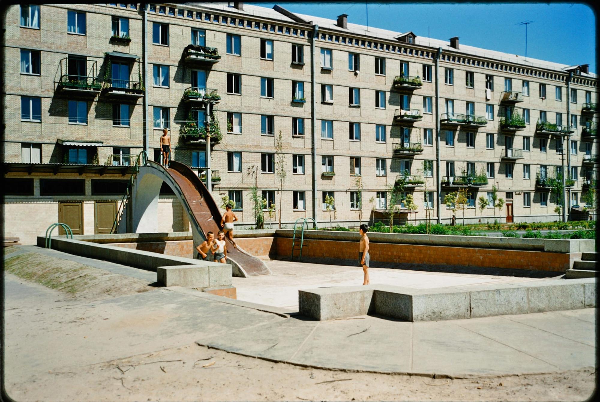 Смотрите, как 70 лет назад выглядел первый жилой массив Киева (фото)