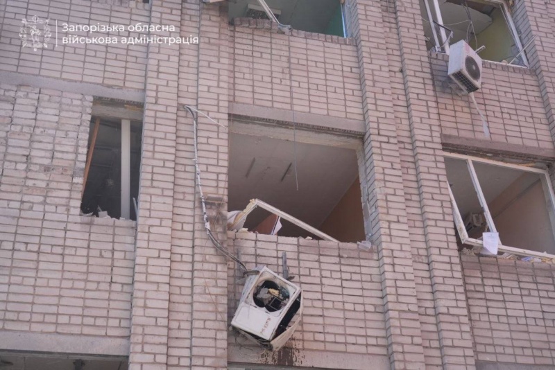 Russian strike hits downtown Zaporizhzhia, casualties continue to climb