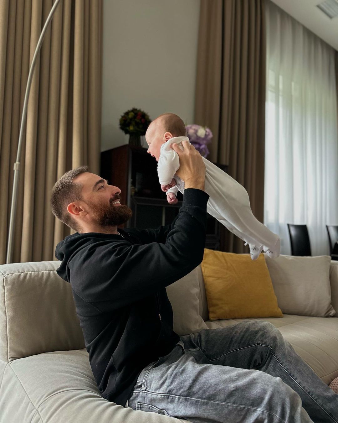 Финалист &quot;Холостячки&quot; рассказал об отношениях с Мишиной: &quot;Общаемся как друзья&quot;