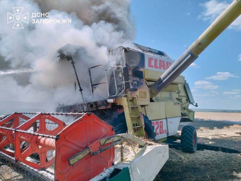 Ukrainian farm workers injured as Russia attacks combine harvester in Zaporizhzhia region