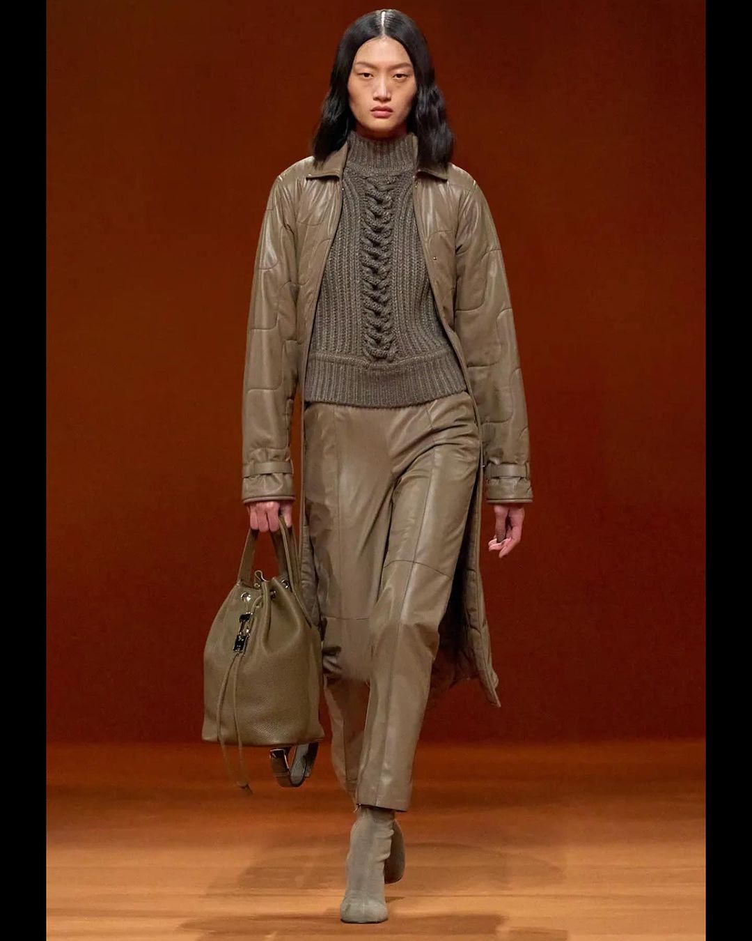 Без них никуда: стилист показала стильные варианты брюк (фото)