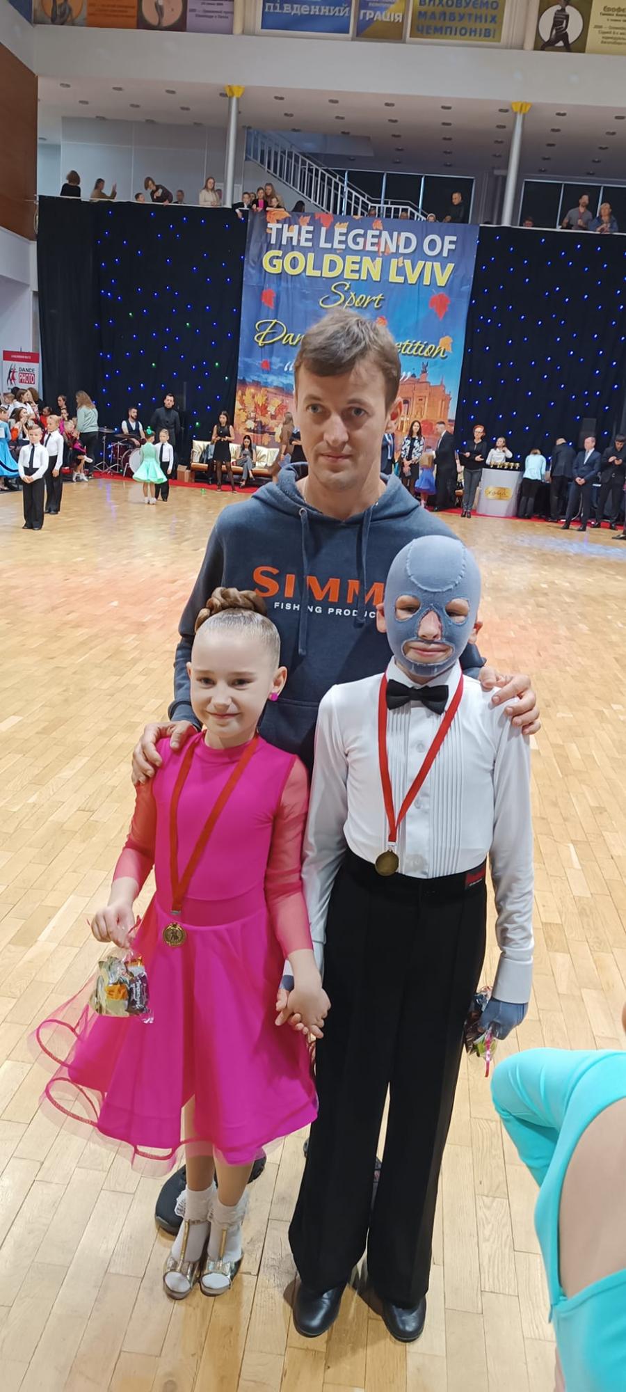 Лікарі не знали, чи виживе, а зараз знову танцює: щемлива історія 8-річного Романа