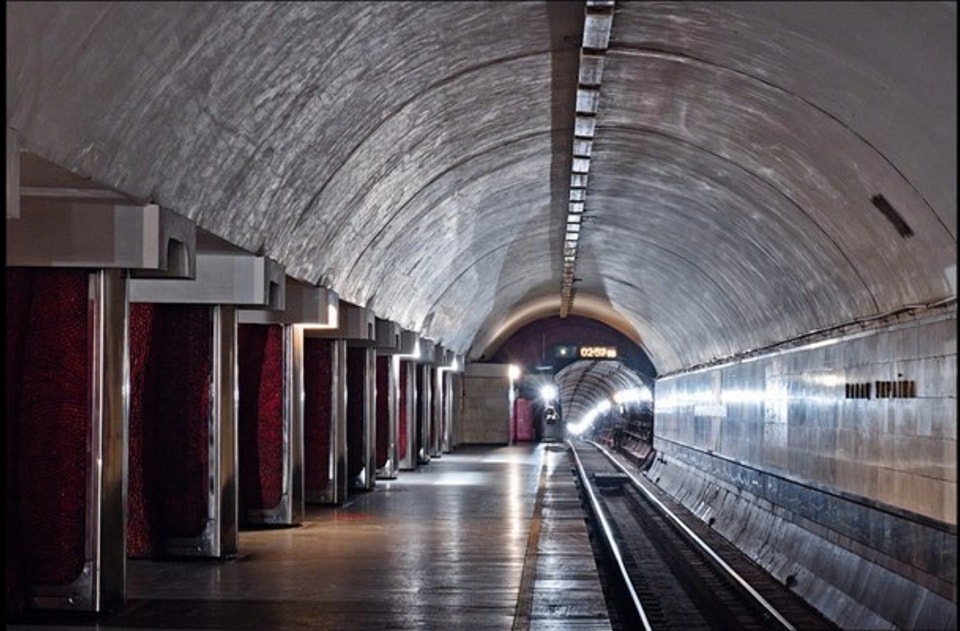 Атмосферно и красиво. Смотрите, как выглядят станции метро Киева ночью