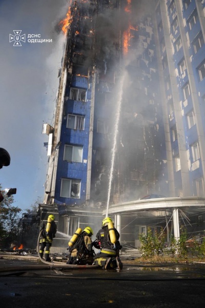 Double strike: Rescuers show aftermath of Russian attack on central Odesa