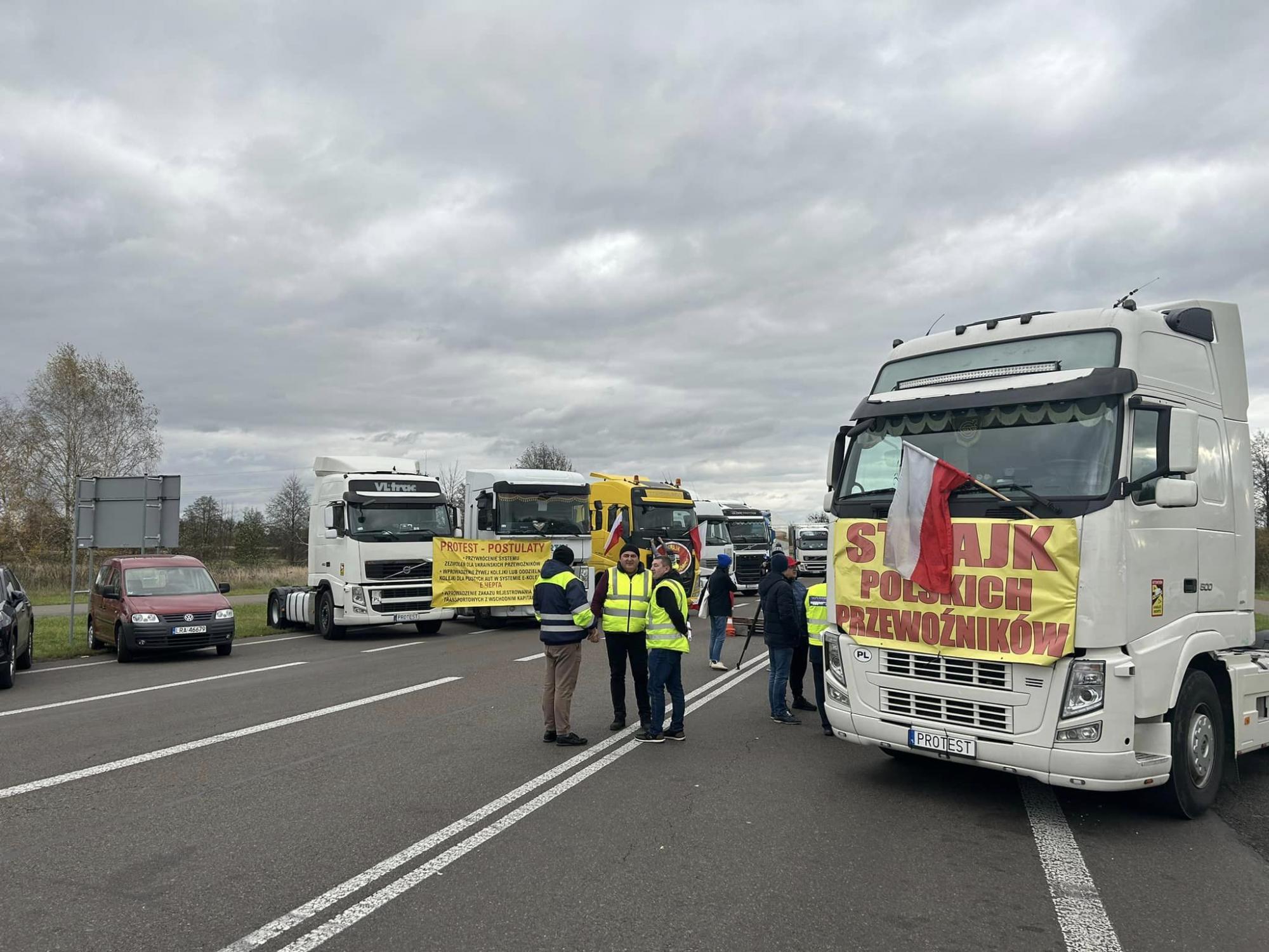 Strike at border: Polish carriers demands, Ukrainian trucks blocked