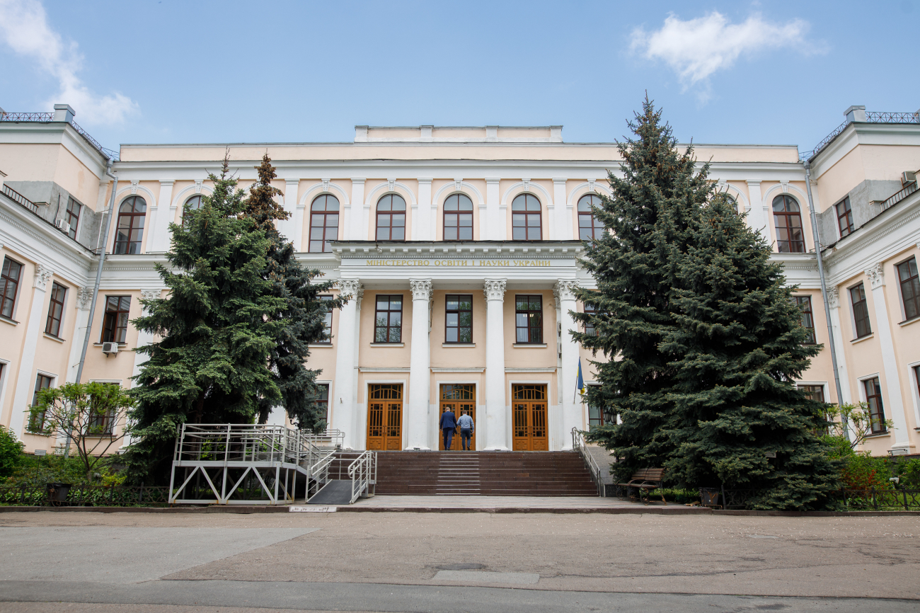 Після повернення в Україну треба легалізувати всі документи: про що йдеться