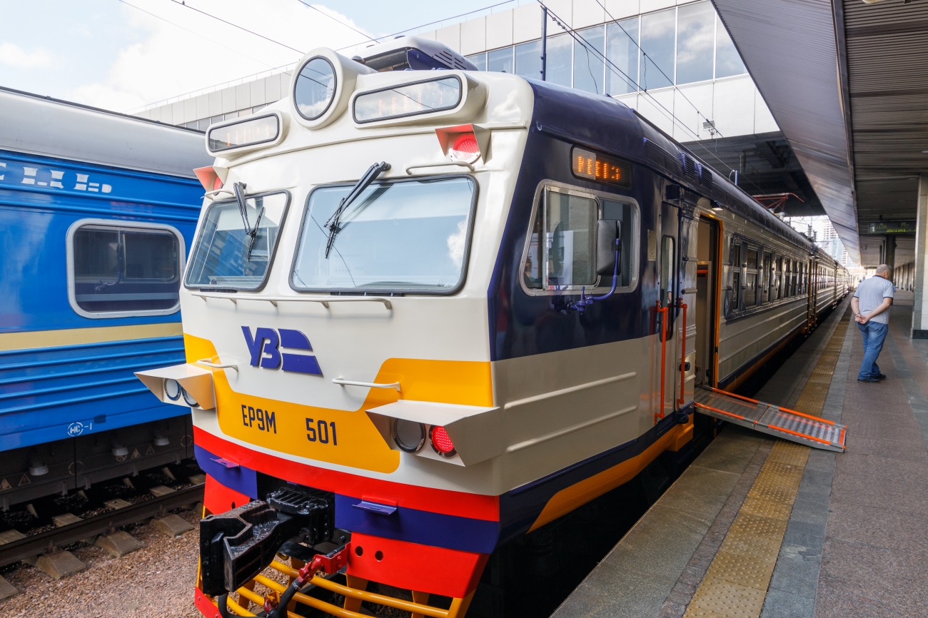 Укрзализныця показала обновленный подвижной состав: на чем теперь возят украинцев (фото)