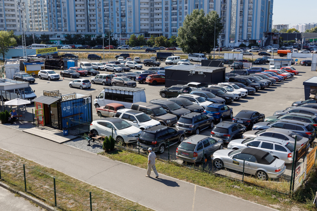 Чому досі немає метро на Троєщину і що не так з парковками в Києві - інтерв'ю з експертом