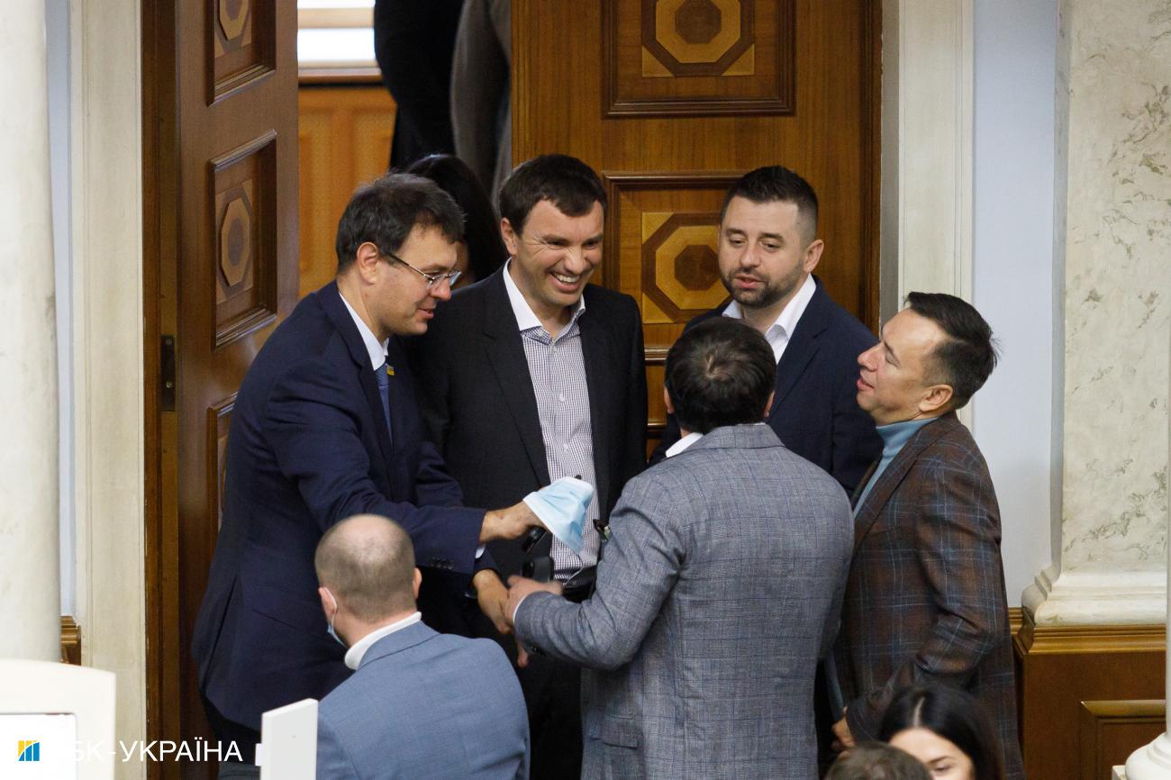 Гроші на округи, &quot;мінімалка&quot; і дороги: чого депутатам не вистачило у держбюджеті