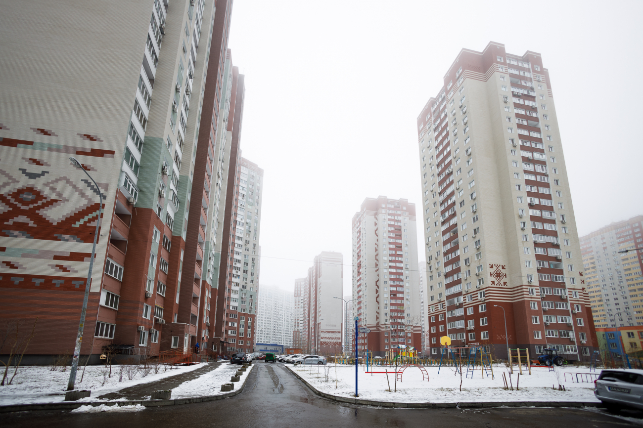 Предчувствие войны, дефицит парковок и секреты смарт-квартир: итоги недели на рынке недвижимости