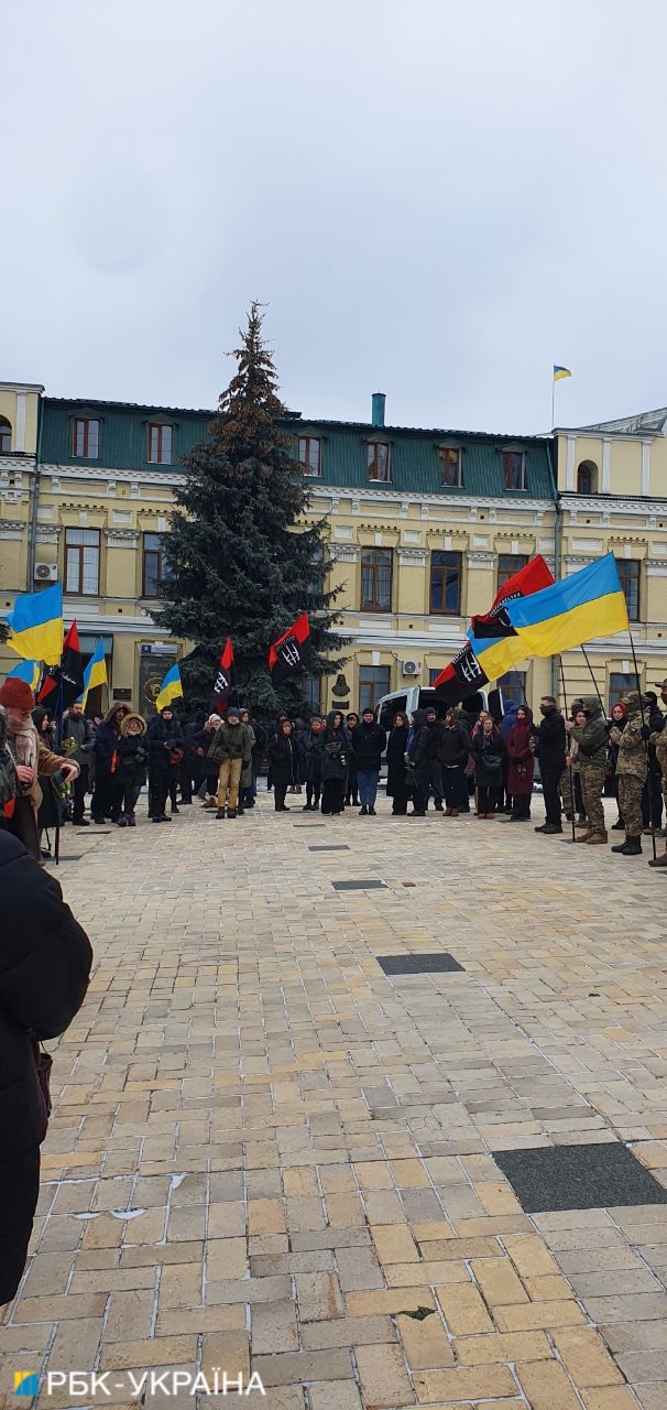 В Киеве прощаются с погибшим поэтом Максимом Кривцовым: трогательные фото