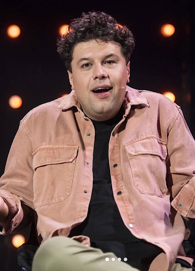 Носить сімейні луки: Ніколас Карма дізнався, скільки коштує образ харизматичного коміка Вови Шумка