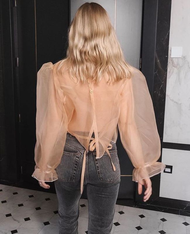 За допомогою яких речей можна додати у свій гардероб легкість та загадковість