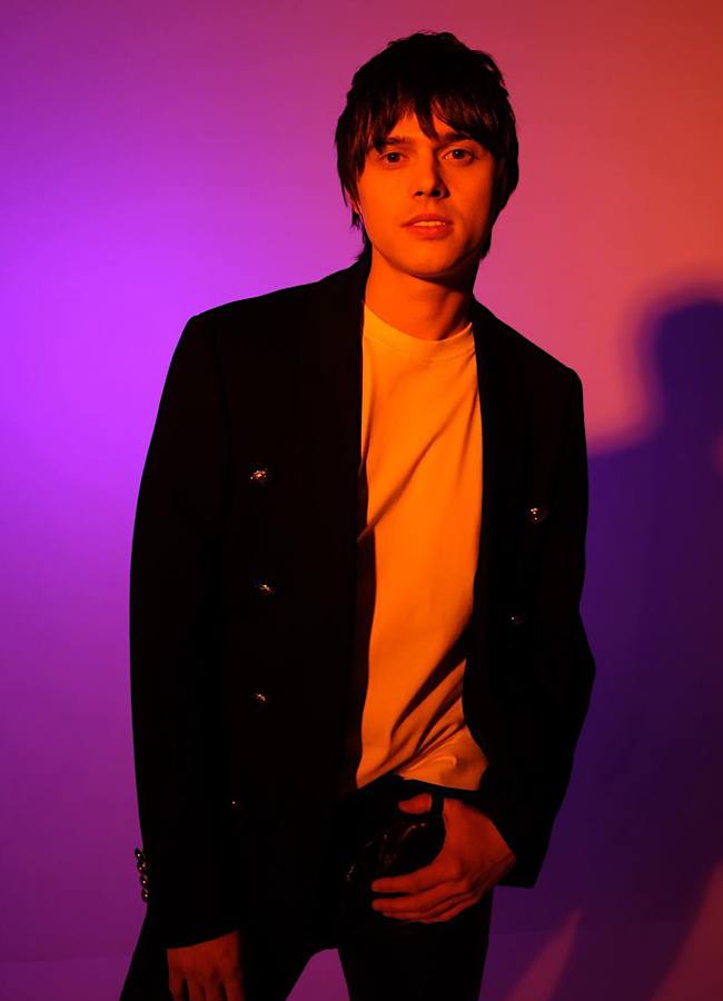 Любить купувати речі під час турів: Ніколас Карма дізнався вартість луку ліричного співака Alekseev