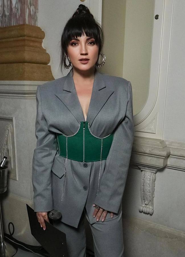 Носить сучасні тренди: Ніколас Карма дізнався вартість луку Олі Цибульської