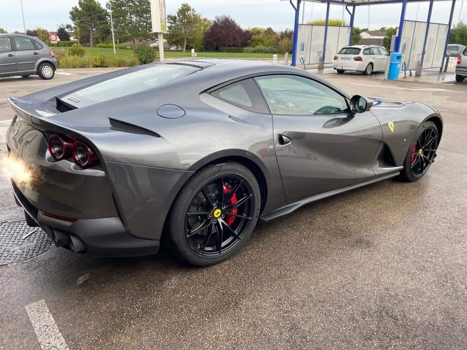 Скандальный нападающий киевского &quot;Динамо&quot; купил Ferrari за полмиллиона евро
