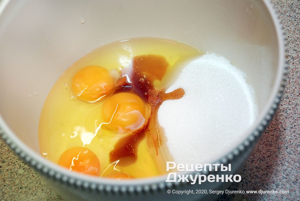 Кулинар поделился рецептом бисквитных коржей, которые получаются всегда