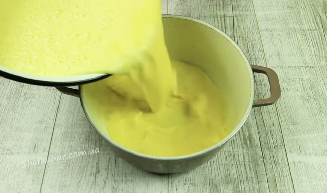 Молозиво в духовці з трьох інгредієнтів: рецепт простого та неймовірно смачного десерту