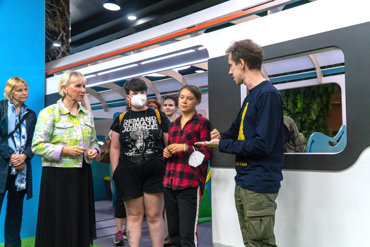 Грета Тунберг получила особый подарок от Укрзализныци: такой вещи у нее точно не было
